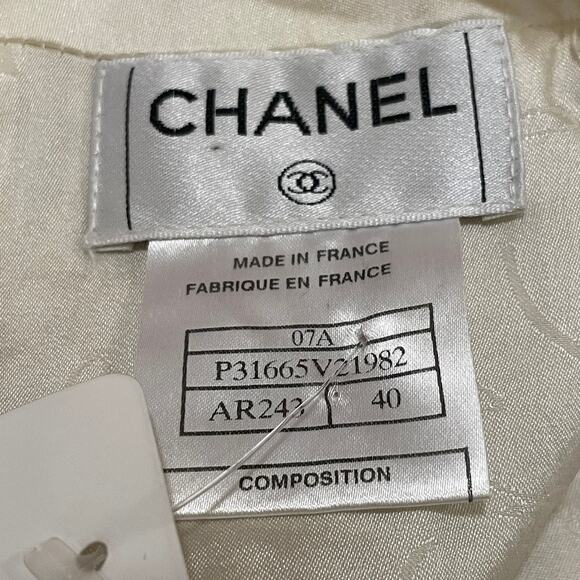CHANEL 07A Skirt FR 40 | Cream Wool Tweed, Gold Chain Waist, Silk Lined, NWT - Picture 7 of 16